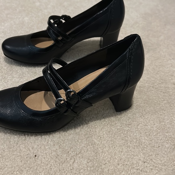 Naturalizer heels - Picture 2 of 4